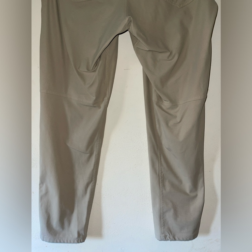 Men’s Lululemon ABC pant khaki color
